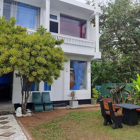 White Surfing Beach Resort Унаватуна Экстерьер фото