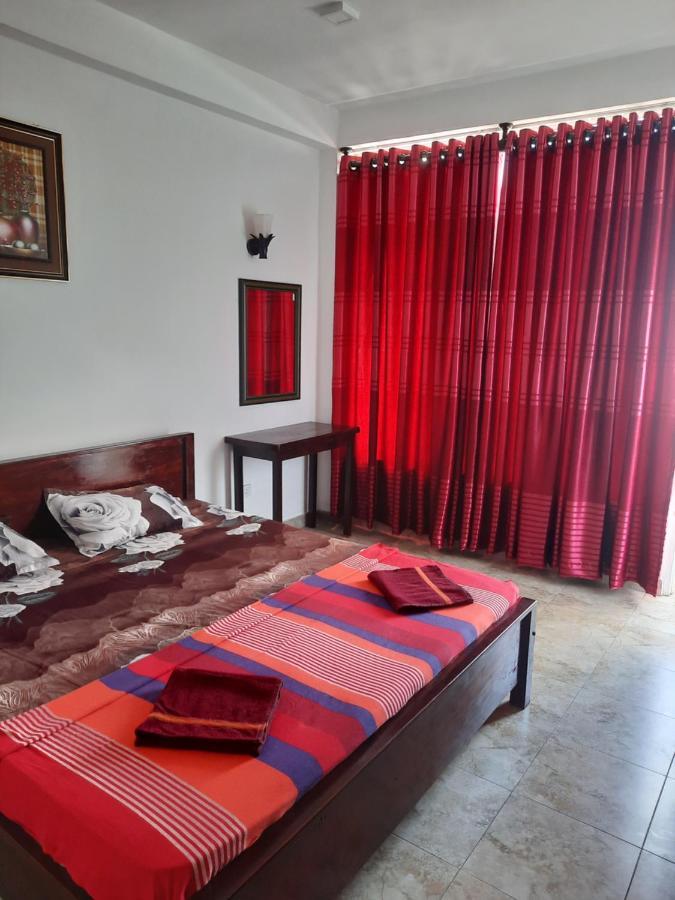 White Surfing Beach Resort Унаватуна Экстерьер фото