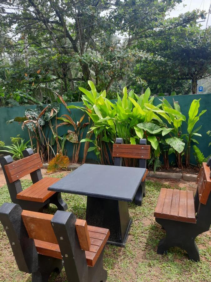 White Surfing Beach Resort Унаватуна Экстерьер фото