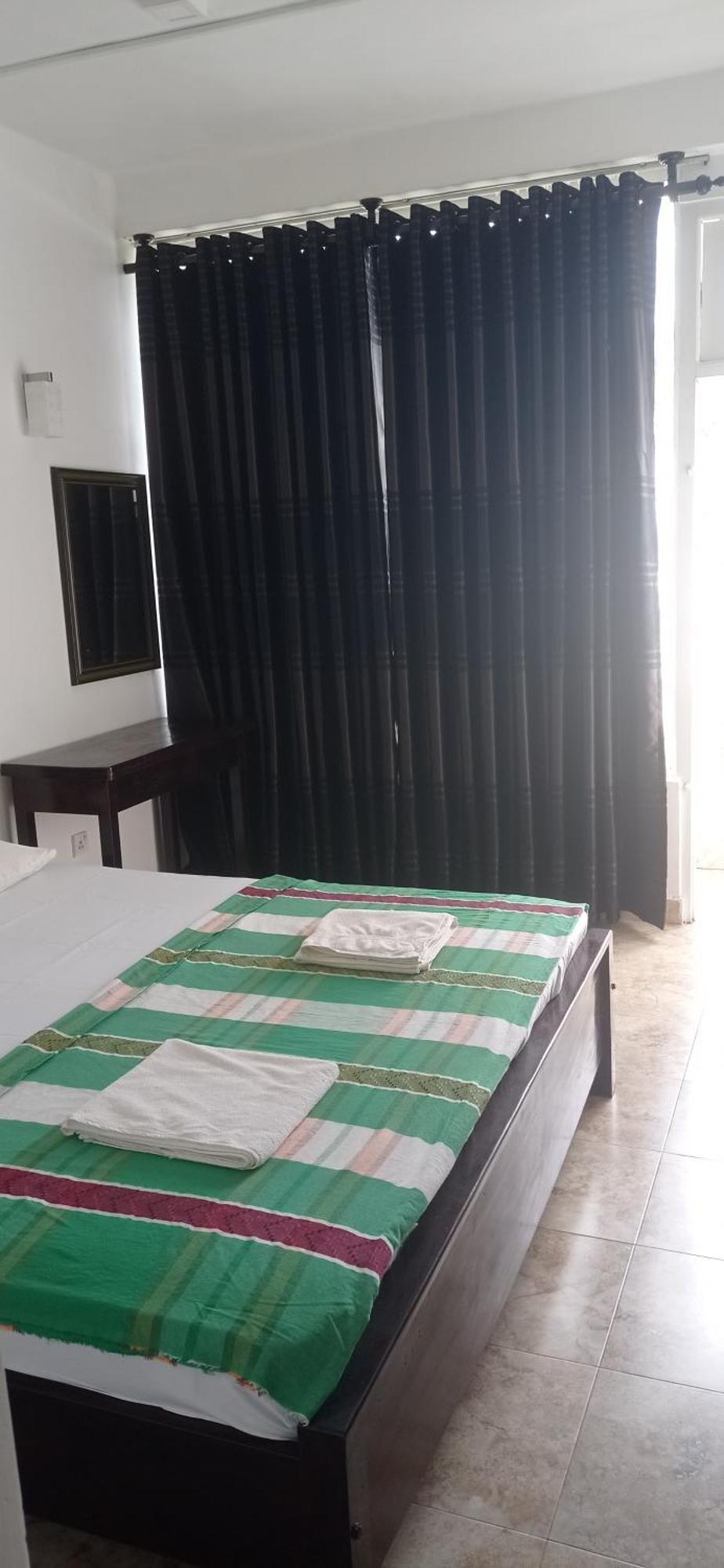 White Surfing Beach Resort Унаватуна Экстерьер фото