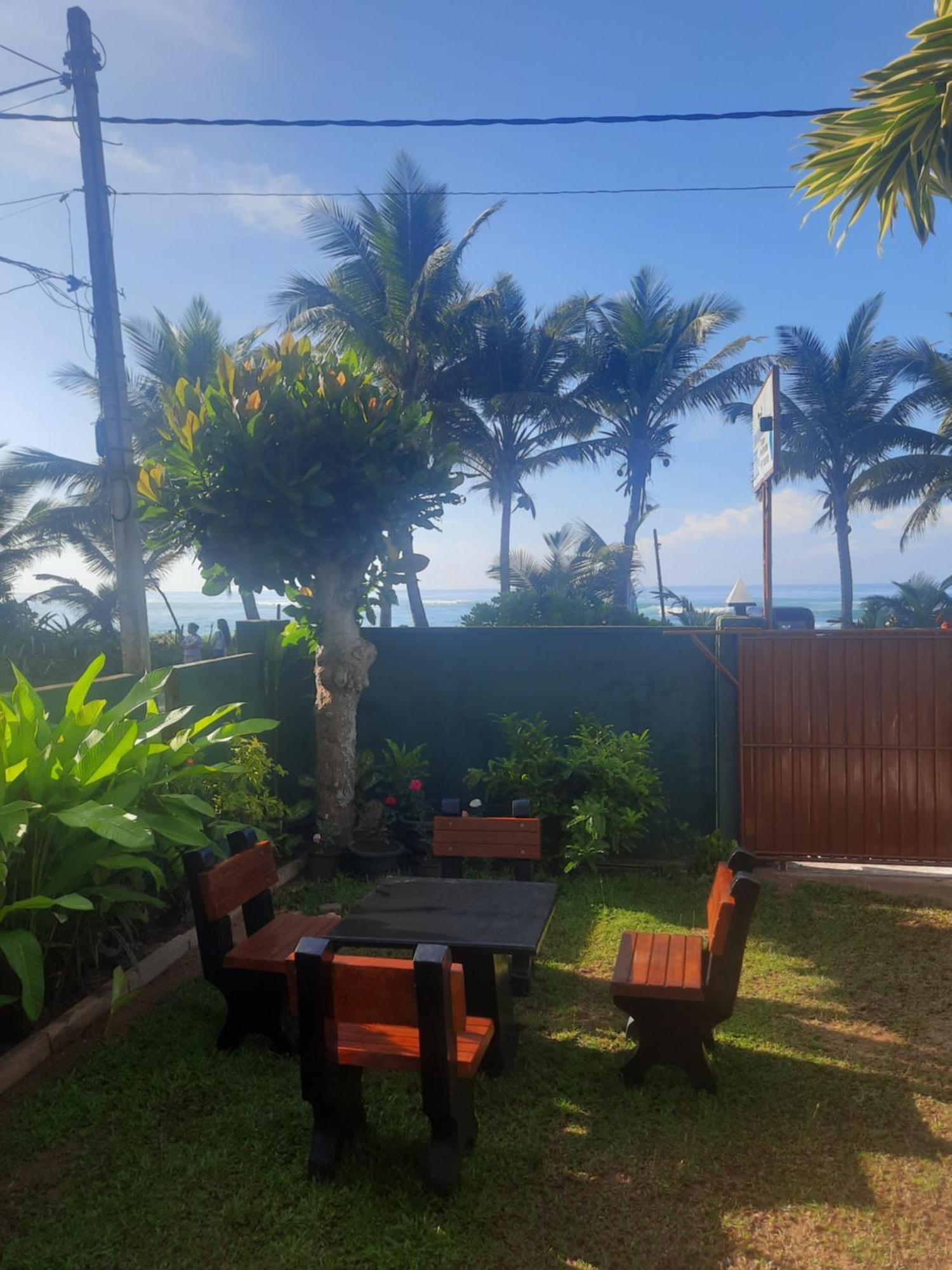 White Surfing Beach Resort Унаватуна Экстерьер фото