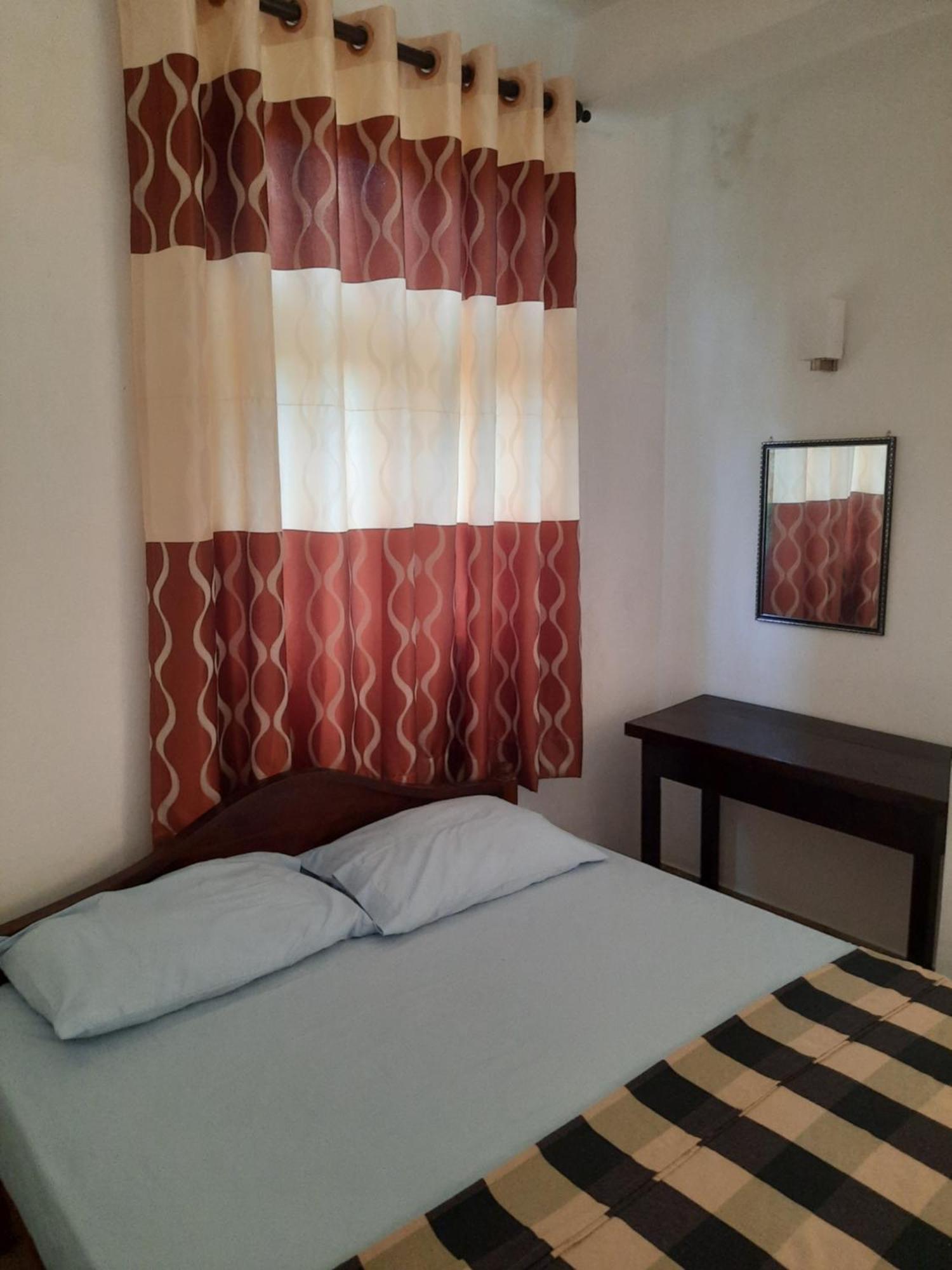 White Surfing Beach Resort Унаватуна Экстерьер фото