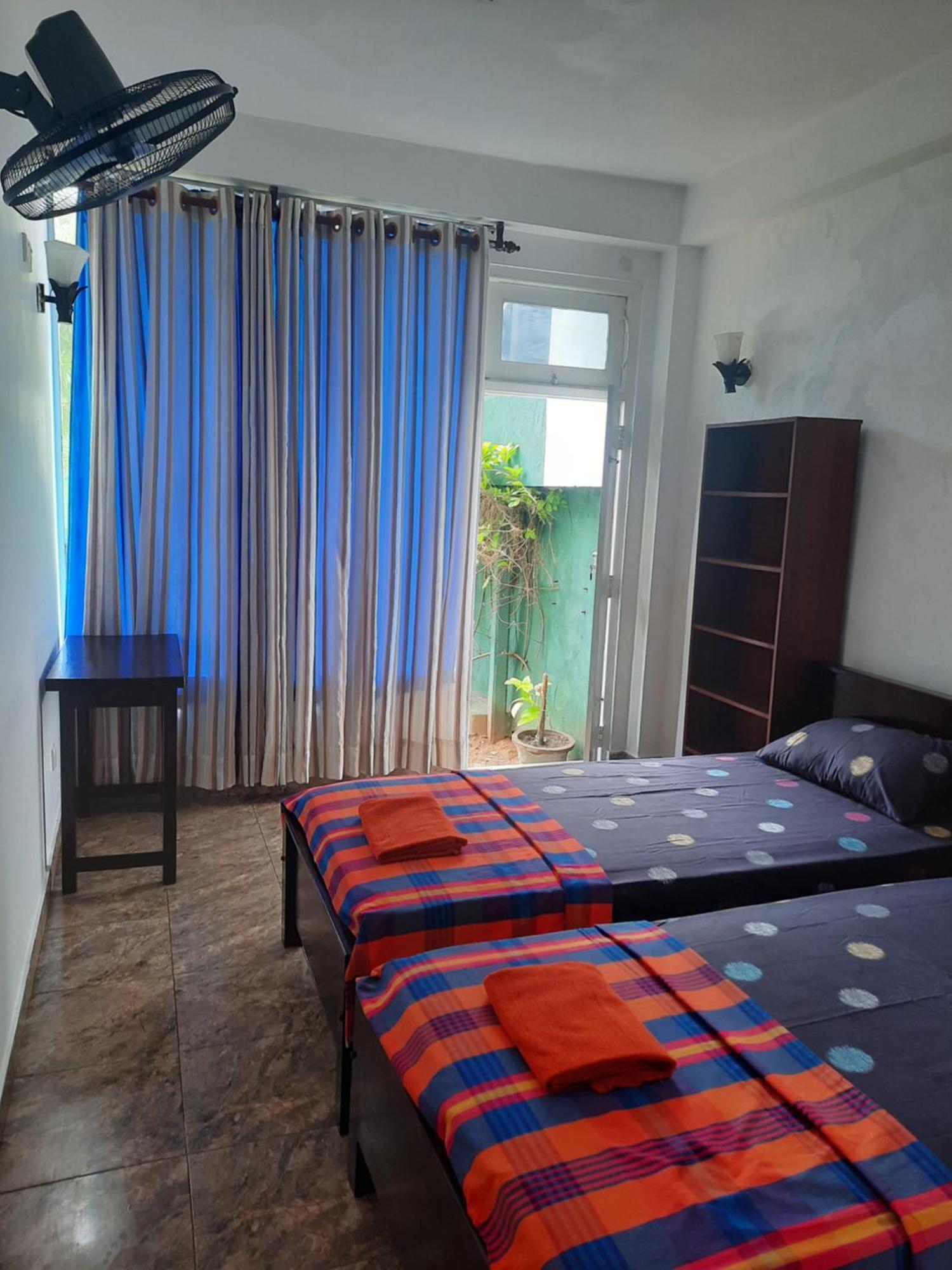 White Surfing Beach Resort Унаватуна Экстерьер фото