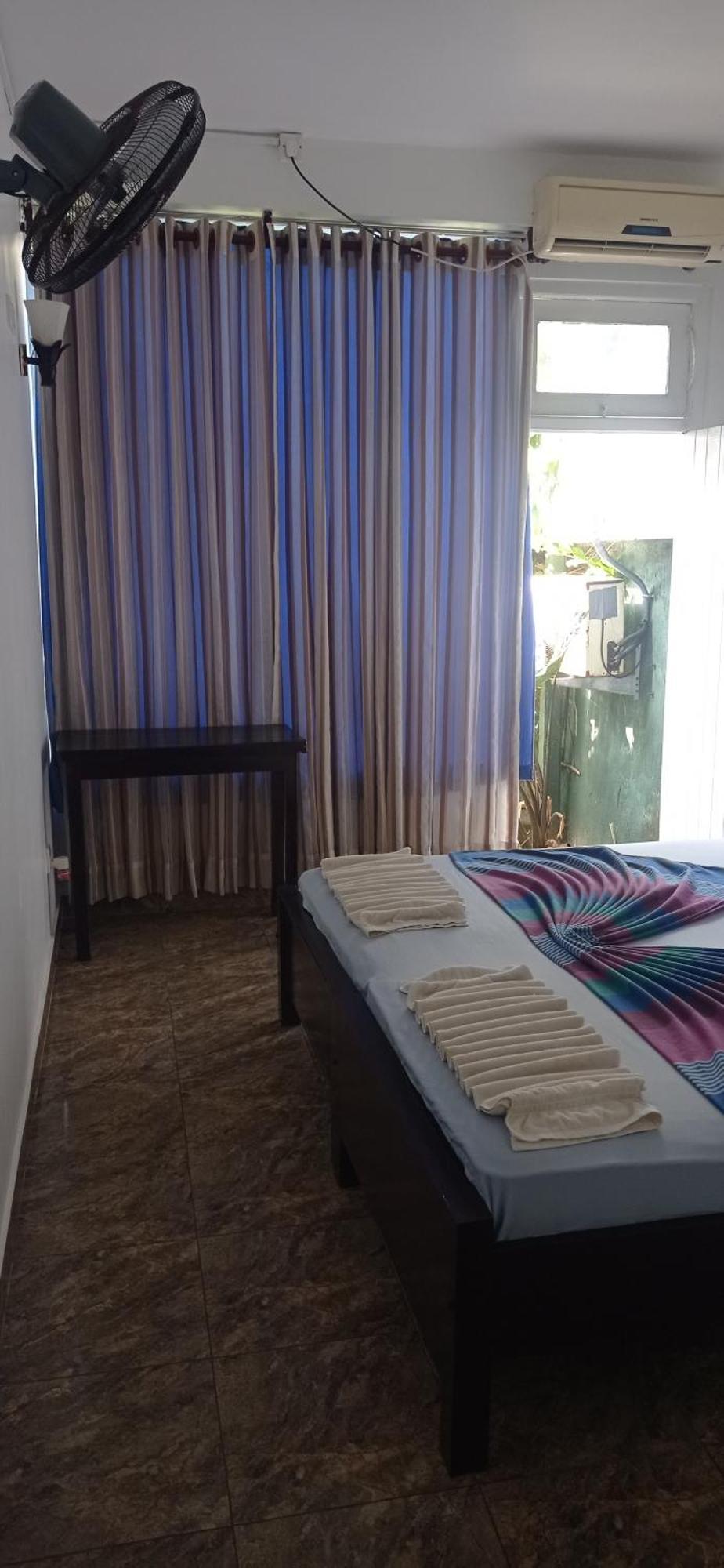 White Surfing Beach Resort Унаватуна Экстерьер фото