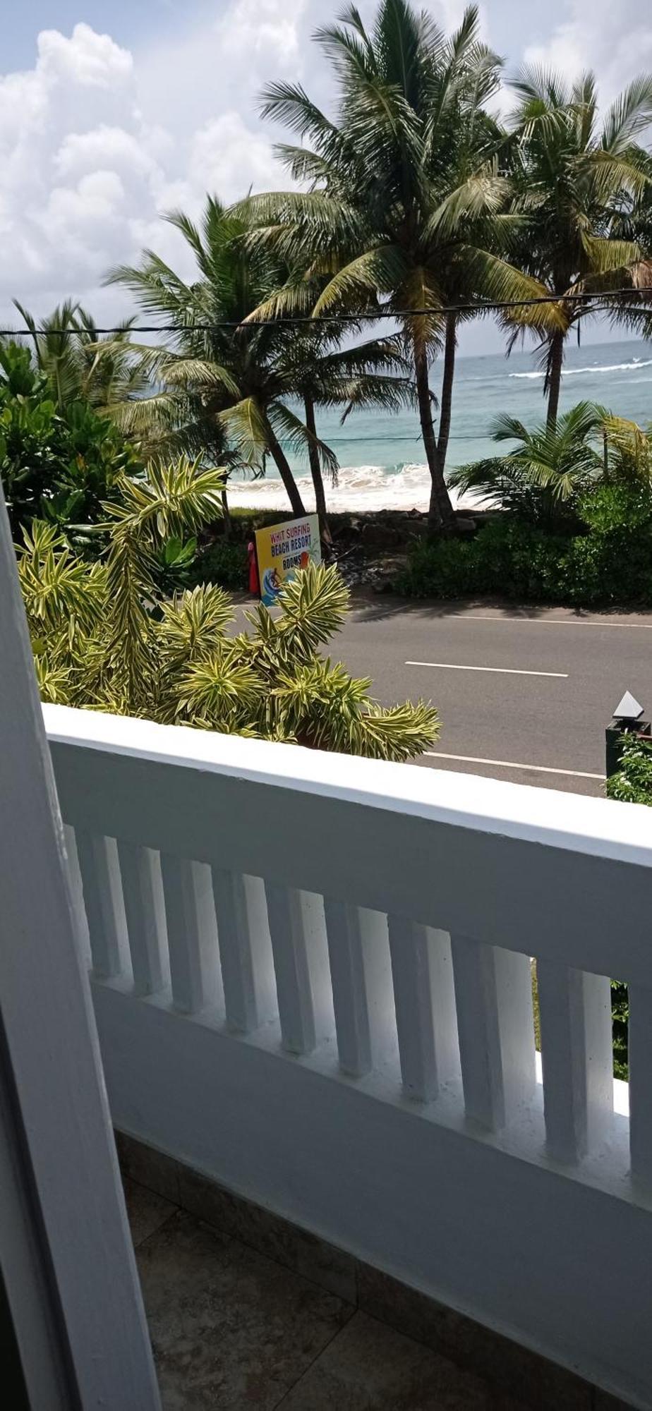 White Surfing Beach Resort Унаватуна Экстерьер фото