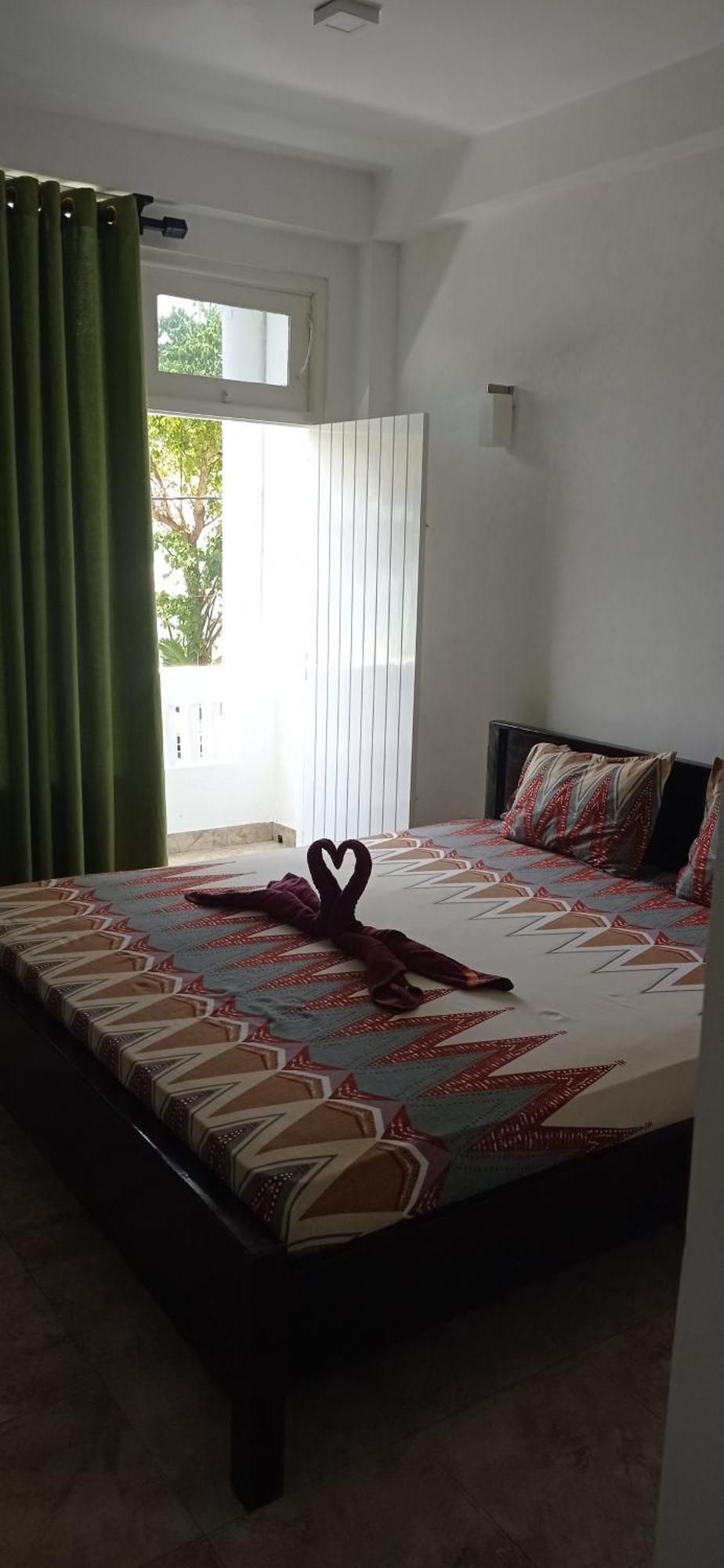 White Surfing Beach Resort Унаватуна Экстерьер фото