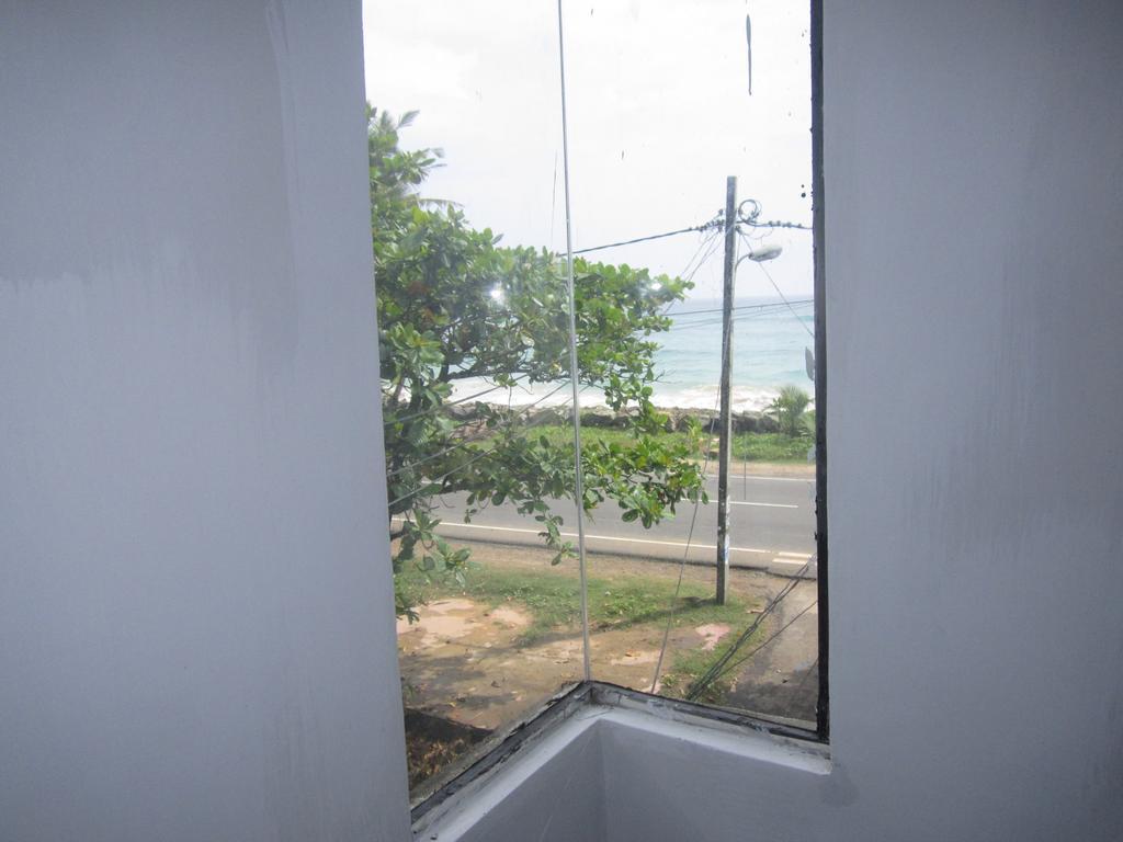 White Surfing Beach Resort Унаватуна Номер фото